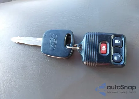 2002 Ford Escape Xlt z USA, uszkodzony, nr VIN 1FMYU03162KE00658